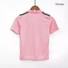 a pink shirt on a swinger