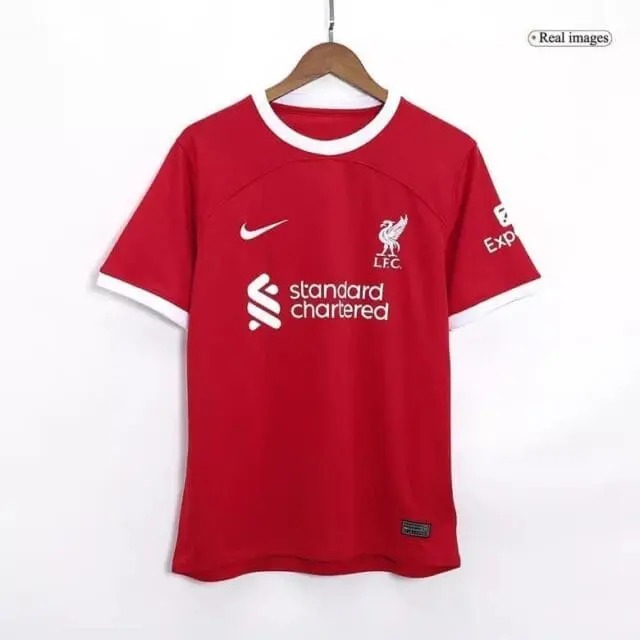 a red shirt on a swinger