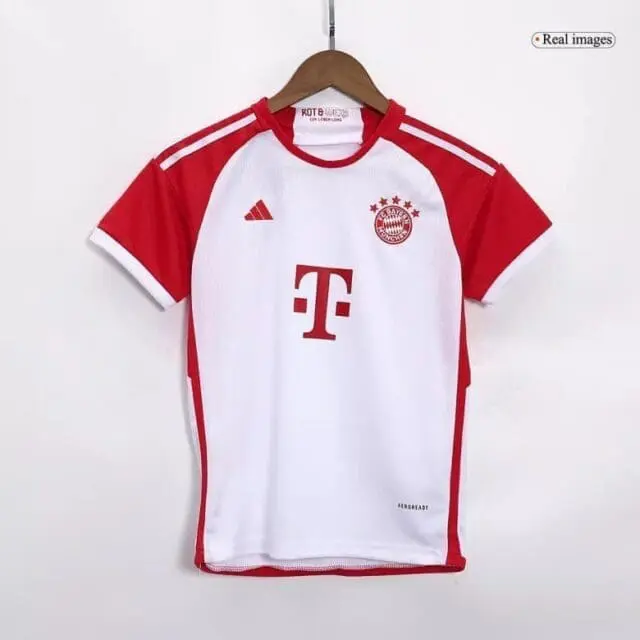 a red and white shirt on a swinger