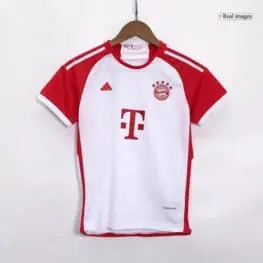 a red and white shirt on a swinger
