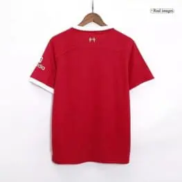 a red shirt on a swinger