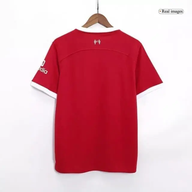 a red shirt on a swinger