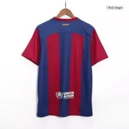 a red and blue striped shirt on a swinger
