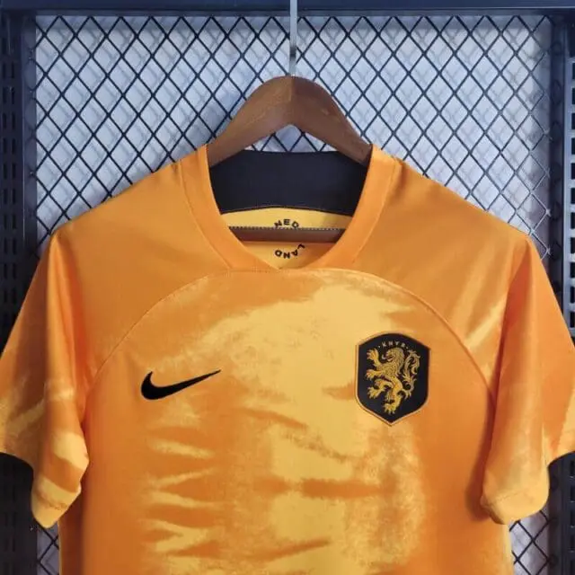 a yellow shirt on a swinger