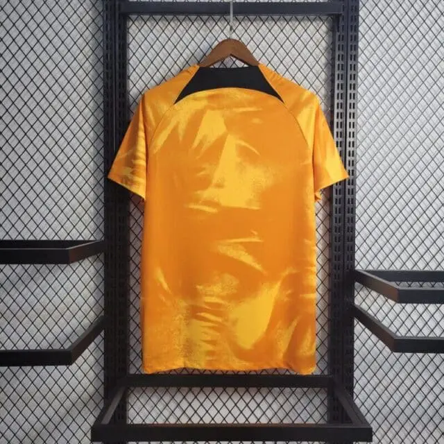 a yellow shirt on a swinger