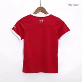 a red shirt on a swinger