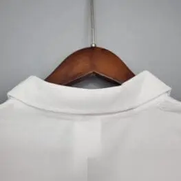 a white shirt on a swinger