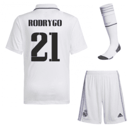 Детская футбольная форма Родриго Реал Мадрид 2023 года с гетрами