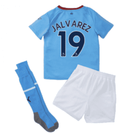 Детская футбольная форма Альварес Манчестер Сити 2023 года с гетрами