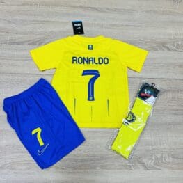 Детская футбольная форма Роналдо 7 Аль Наср с гетрами