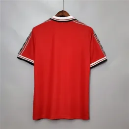 a red shirt on a swinger