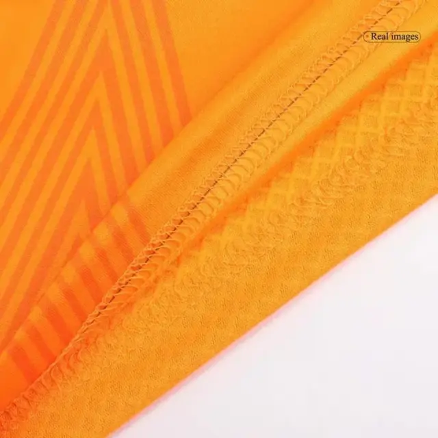 Оранжевая футбольная форма Реал Мадрид с гетрами