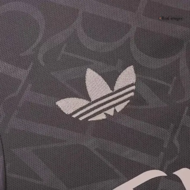 Детская футбольная форма Реал Мадрид Серая с гетрами