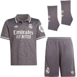 Детская футбольная форма Реал Мадрид Серая с гетрами